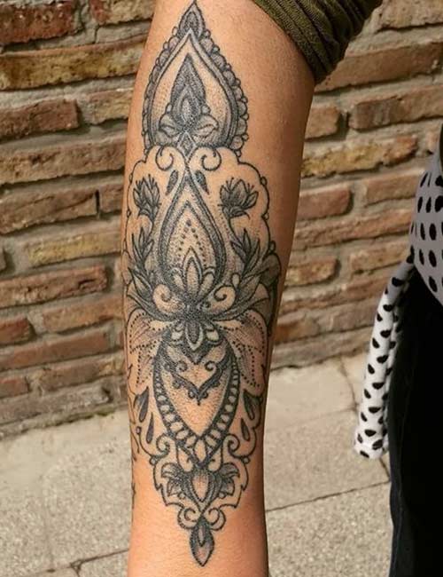 Henna arm tattoo idea