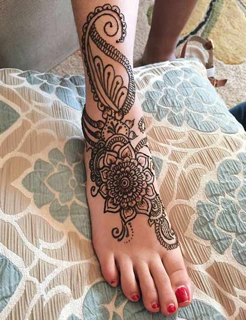 Henna tattoo on the feet and legs
