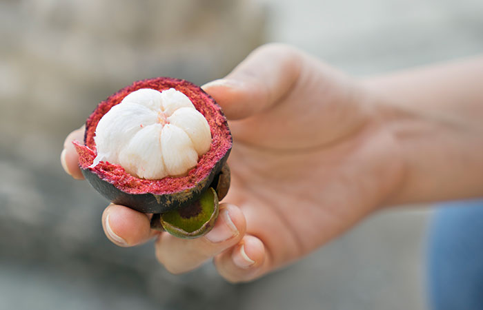 How to eat mangosteen