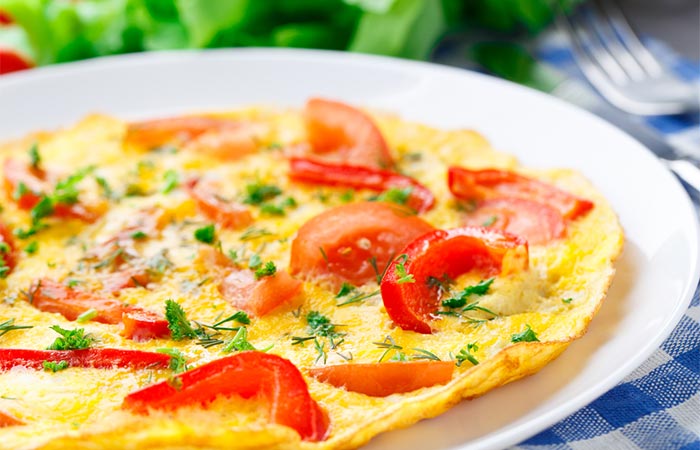 Adding tomato to omlette can make a healthy snack