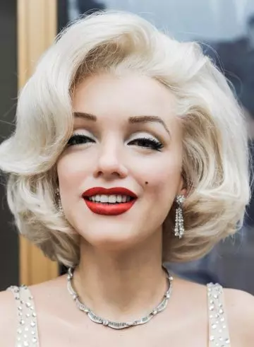 Mm inspired hairdo as bridal hairstyle for curly hair