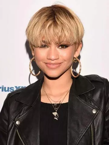 The bowl cut short hairstyle for women