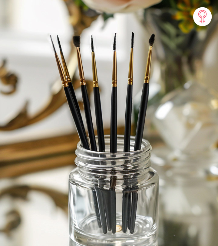 Variety of eyeliner brush styles