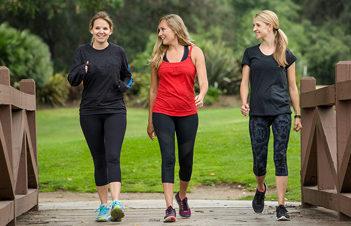 Women walking together to lose weight without diet