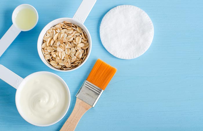 Oatmeal and yogurt face mask for sensitive skin