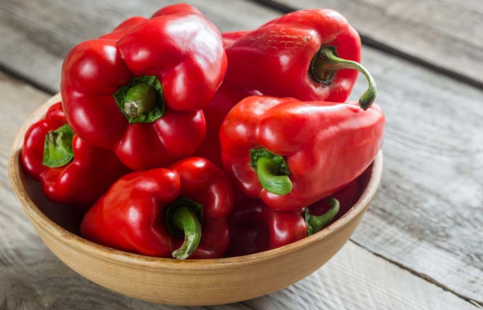 Red and green bell peppers are rich in vitamin E