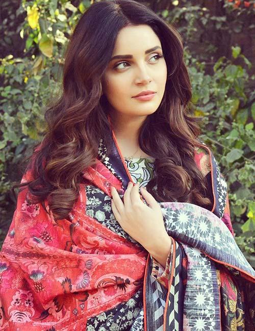 Armeena Khan is among the beautiful Pakistani women in the world