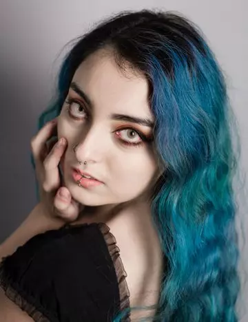 Blue emo hair with wavy edges for girls