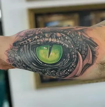 Dragon dye tattoo with bold design