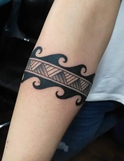 Forearm wave Maori tattoo design