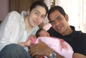 Karishma Kapoor without makeup with Sanjay Kapoor and their baby