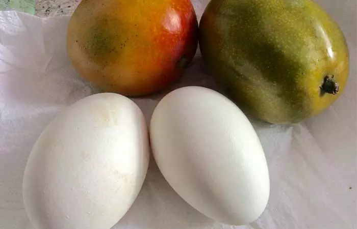 Egg white and mango face pack for anti-aging effect