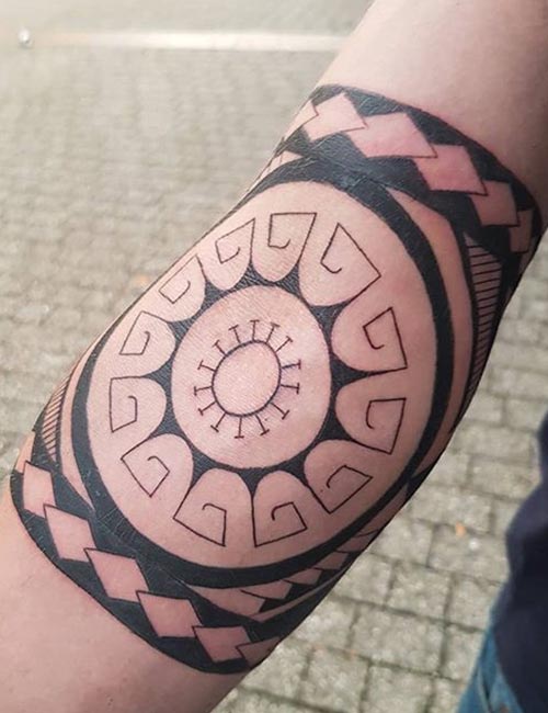 Maori tribal back tattoo on Craiyon
