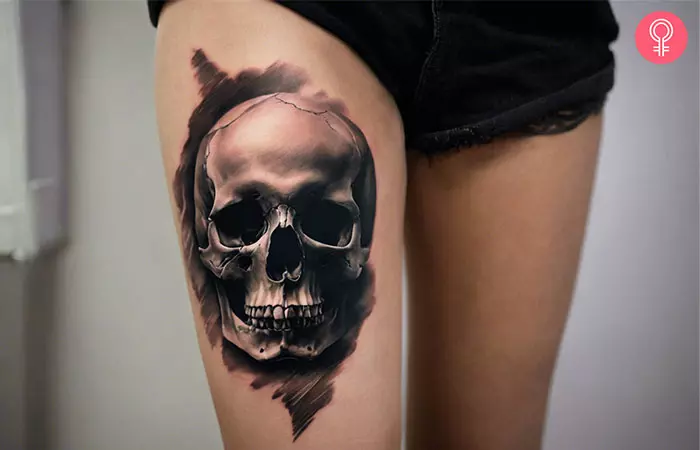 Realistic smoke skull tattoo on the thigh