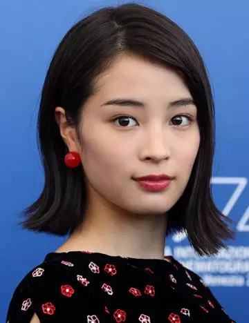 One of the most beautiful Japanese girls is Suzu Hirose