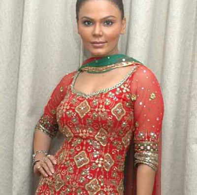 Rakhi Sawant without makeup in the traditional look