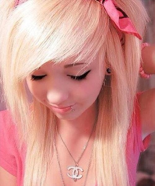 Blonde emo hairdo with headband for girls