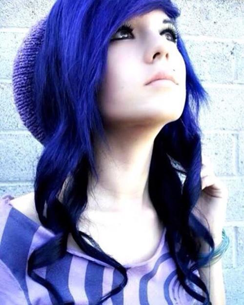 Blue emo hair with wavy edges for girls