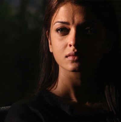 Hazel-eyed Aishwarya Rai without makeup in the movie Sarkar Raj