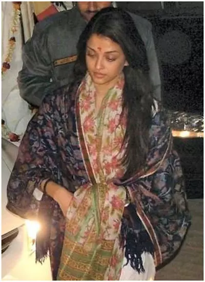 Aishwarya Rai without makeup at a temple