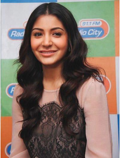 Anushka Sharma without makeup at FM radio station in Mumbai