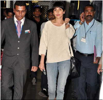 Anushka Sharma without makeup at Mumbai airport