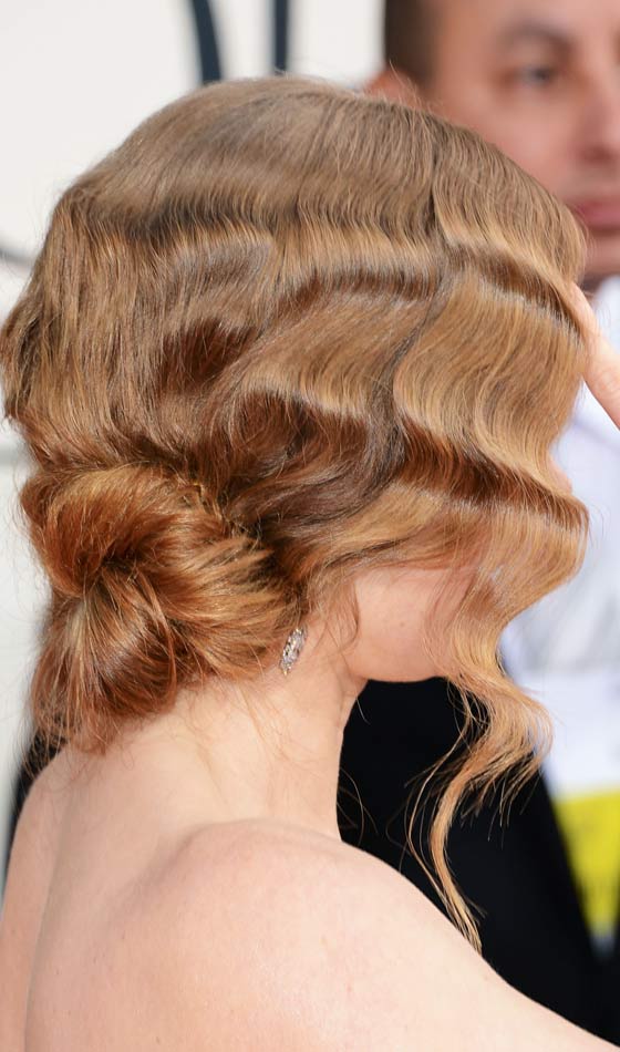 Low and wavy side-bun retro hairstyle