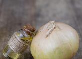 12 Proven Benefits Of Onion Juice For Hair, Skin, And Health