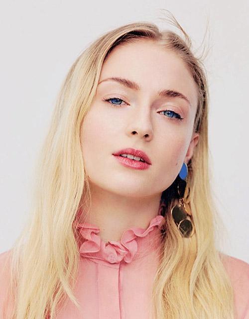 Sophie Turner is a gorgeous actress