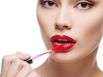 How To Apply Lip Gloss Perfectly – Step By Step Tutorial With Pictures