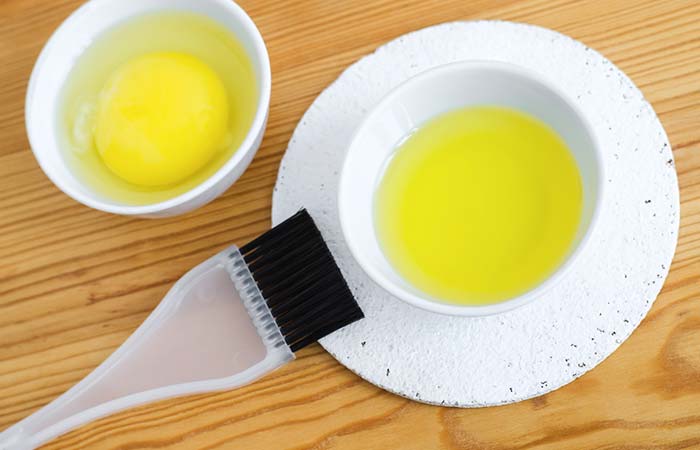 Straighten hair naturally with eggs and olive oil
