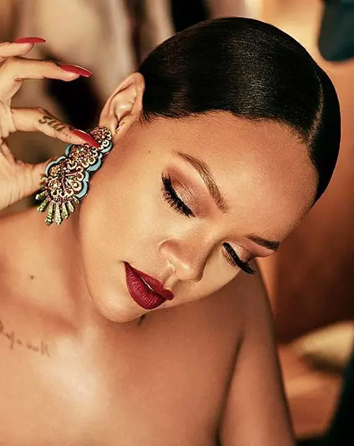 24 Most Beautiful Faces in The World - Rihanna
