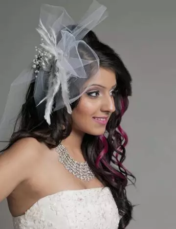 Stylish veiled hat bridal hairstyle for round face