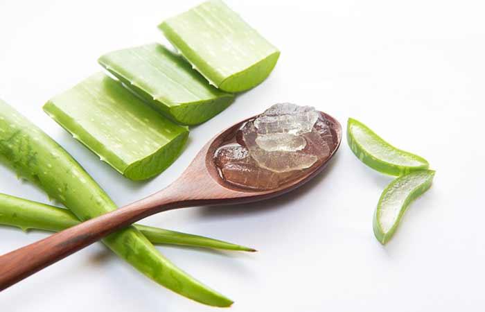 Get Rid Of Oily Hair Naturally - Aloe Vera