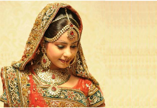 Rich bridal makeup by Ashmeen Munjal