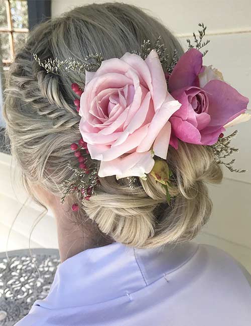 Big flowers clip bridal hairstyle for round face