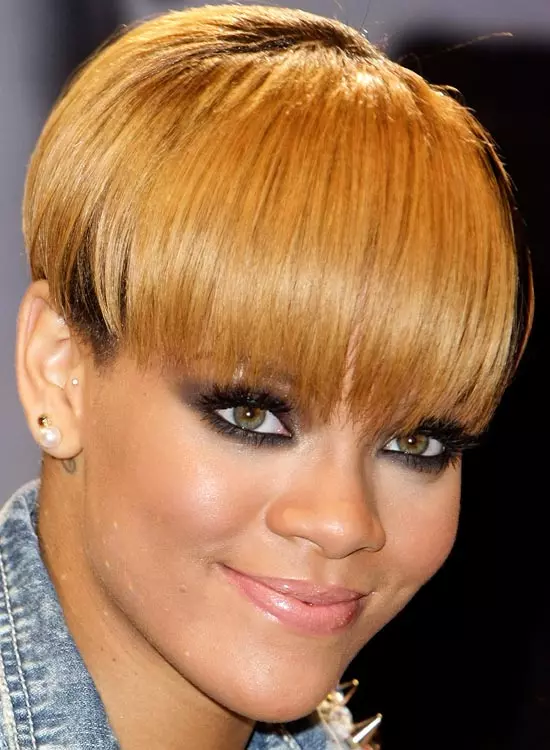 Rihanna sporting bowed out bangs