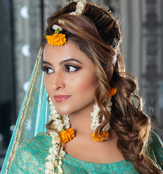 Dramatic loose braid Indian bridal hairstyle