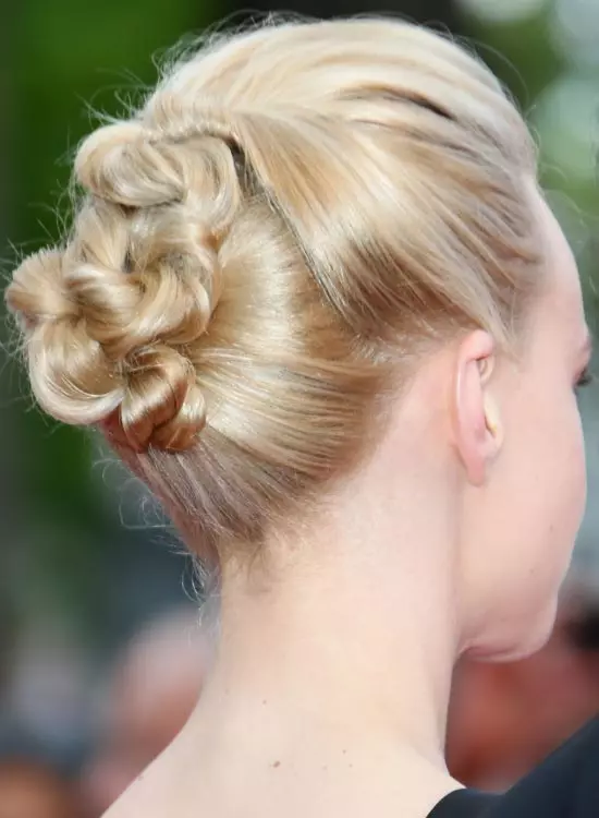 Knotted detail hairdo as bridal hairstyle for long hair