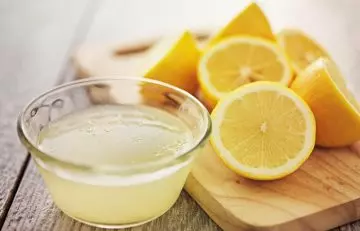 Bowl of lemon juice for good hair health