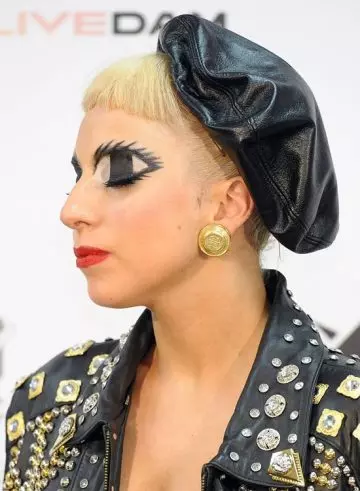 Lady Gaga's lid open hairstyle