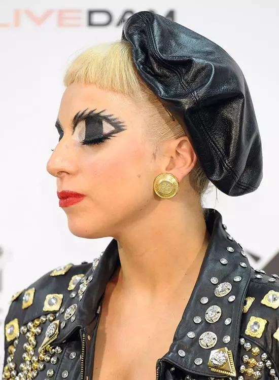 Lady Gaga's lid open hairstyle