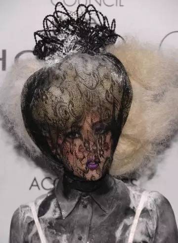 Lady Gaga's netted hairstyle