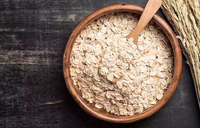 oatmeal face pack for skin tightening and glowing skin