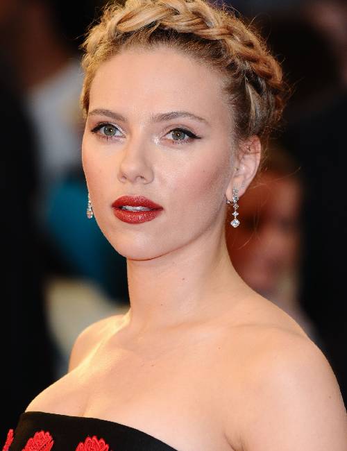 Scarlett Johansson in a Dutch braided headband hairdo