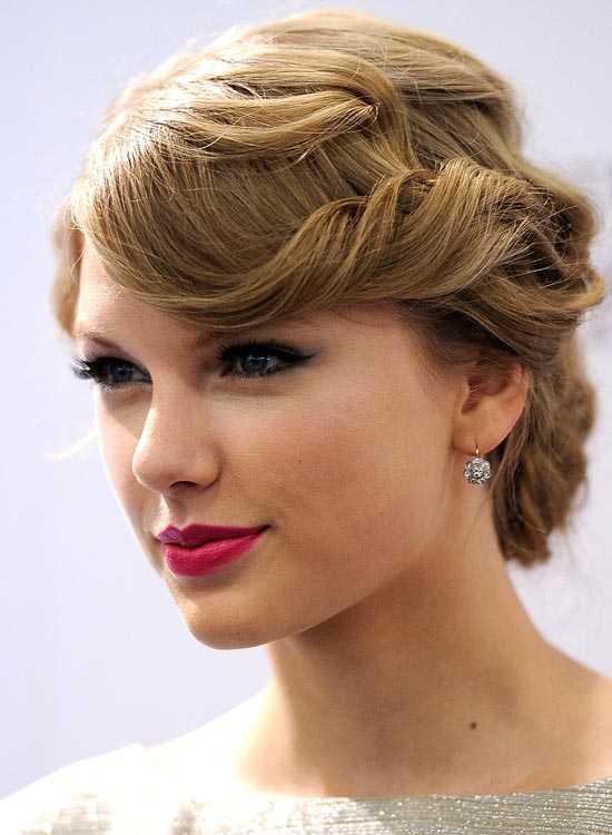Small low bun with vintage curls for girls