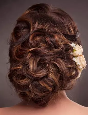 Knotted bun bridal hairstyle for round face