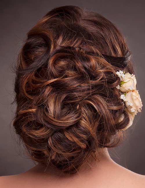 Knotted bun bridal hairstyle for round face