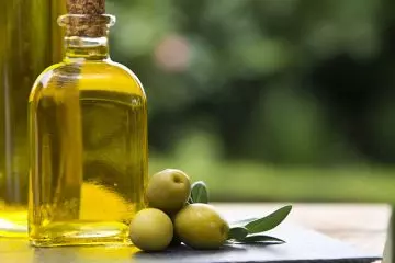 Olive oil to remove mehndi