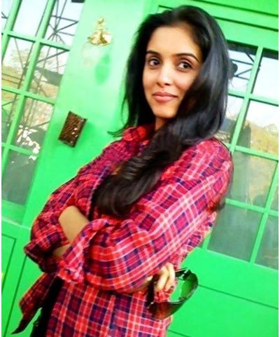 Asin without makeup in her casuals